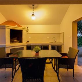 4 bedroom villa bedroom with pool, Svetvinčenat, Istria, sleeps 8